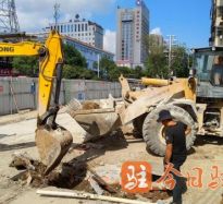 男女操鸡高清视频高温下的坚守｜道路建设者用汗水铺就畅通路